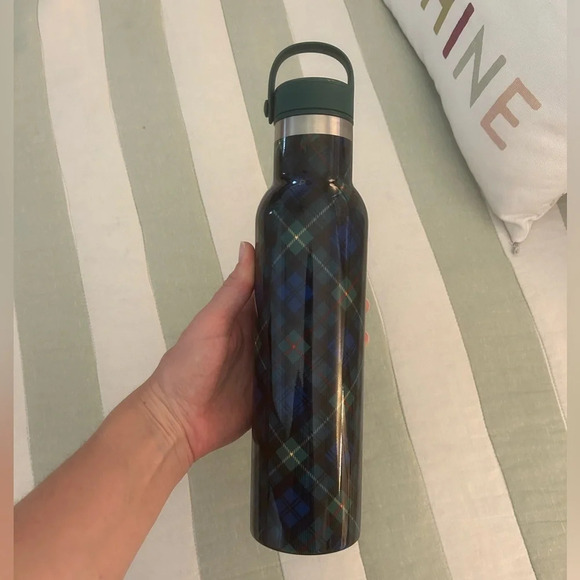 Tal Merlot bottle - Picture 4 of 10